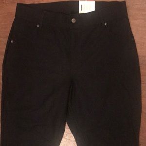 Black stretchy plus sized leggings with pockets